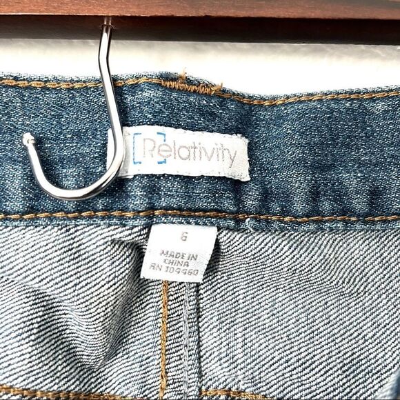 Relativity Cropped Jeans Size 6 - Picture 5 of 5